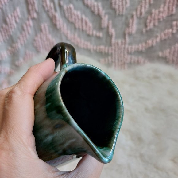 Vintage Blue Mountain Pottery Creamer Pitcher 5"H x 4"W - Picture 4 of 7